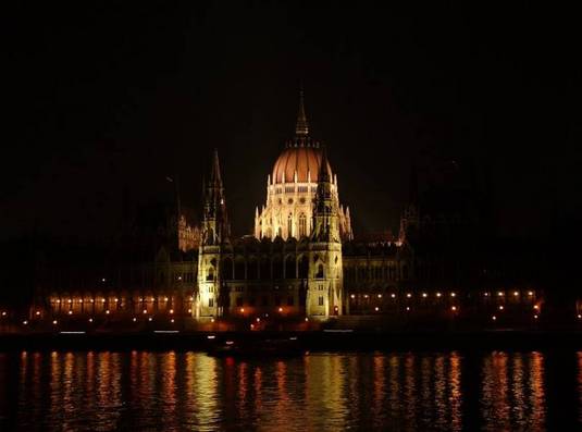 Parlament nachts