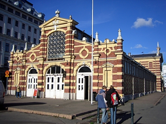 Die Alte Markthalle am Hafen